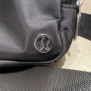 Very gently used Lululemon Everywhere Belt Bag size 2L in black.